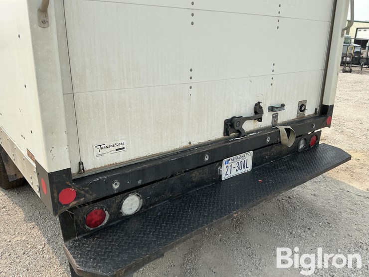2021-ford-e350-image-11