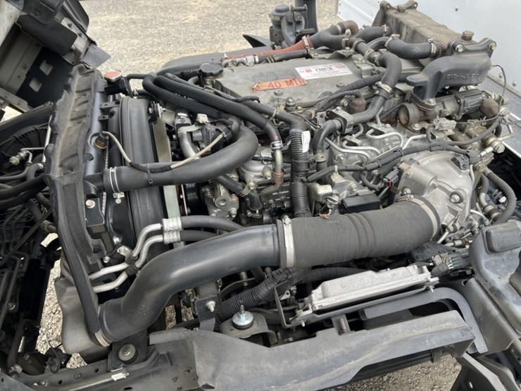 2011-isuzu-nrr-image-10