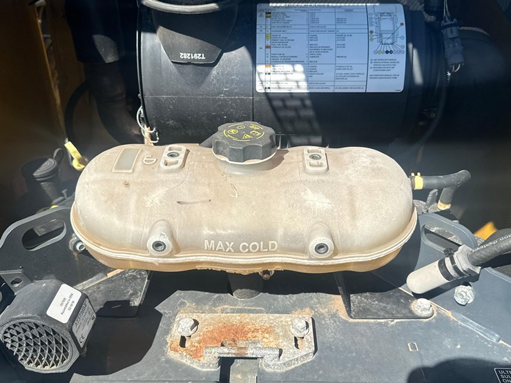 2016-deere-326e-image-10