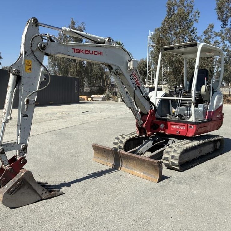 2017 TAKEUCHI TB240