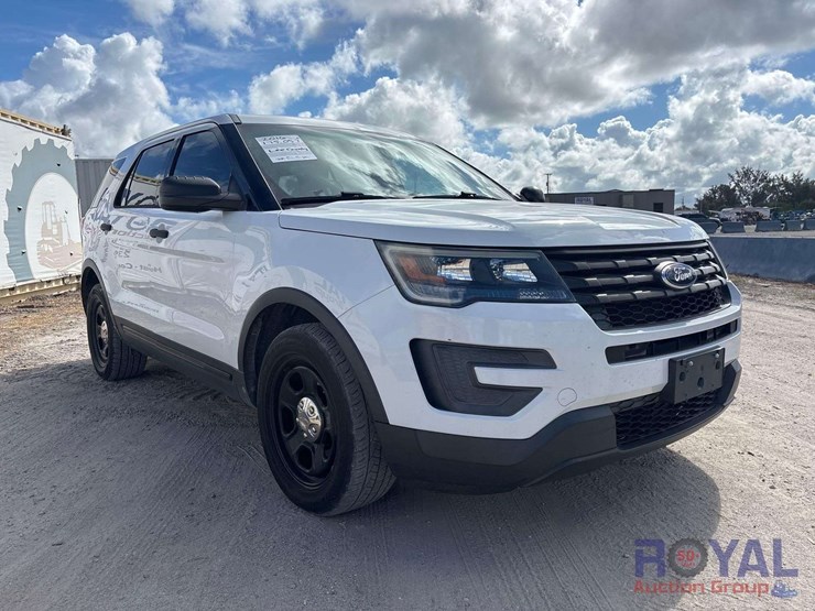 2016-ford-explorer-image-2