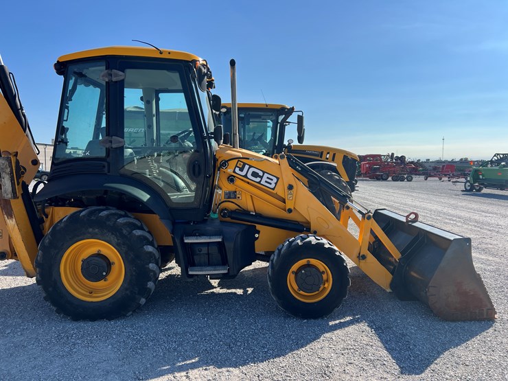 2019-jcb-3cx-image-22