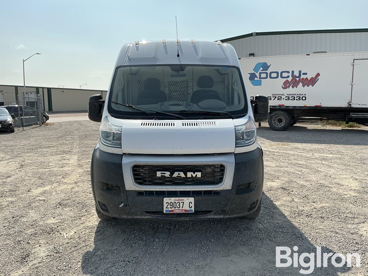 2021-dodge-3500-image-2