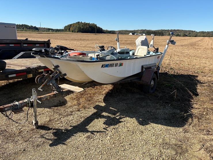 #1875-•-mckee-craft-fiberglass-fishing-boat-image-1