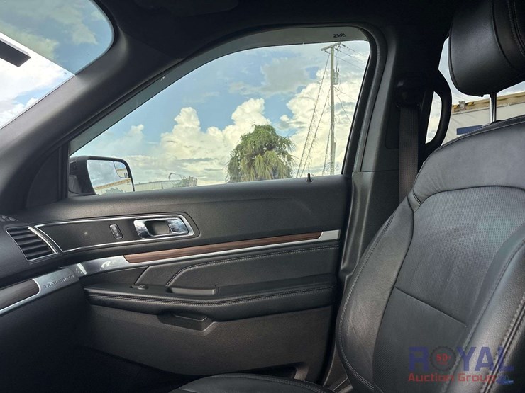 2018-ford-explorer-image-16