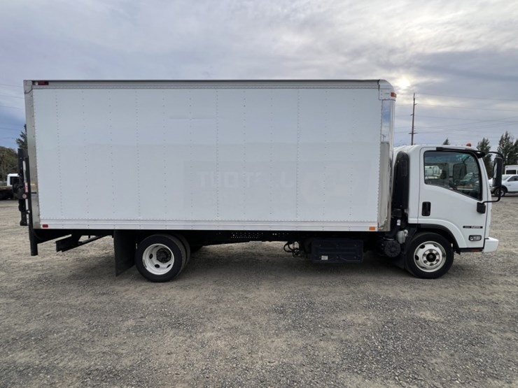 2011-isuzu-nrr-image-3