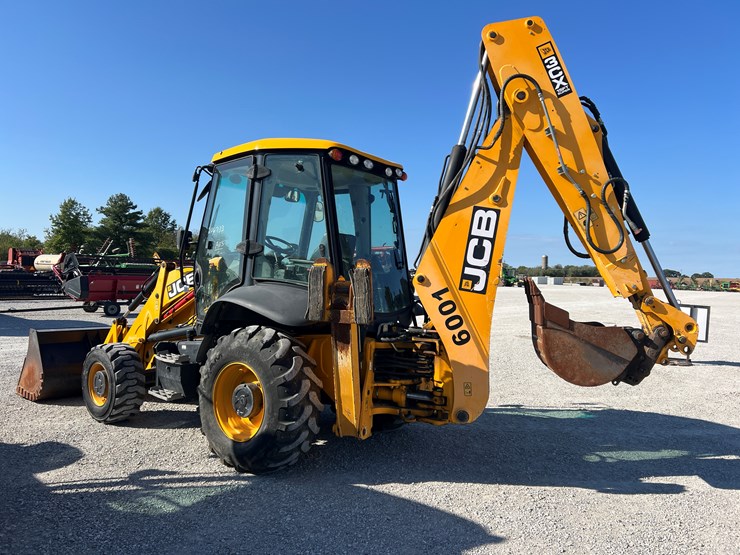 2019-jcb-3cx-image-15