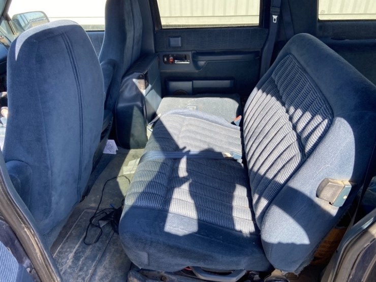 1994-chevrolet-suburban-image-21