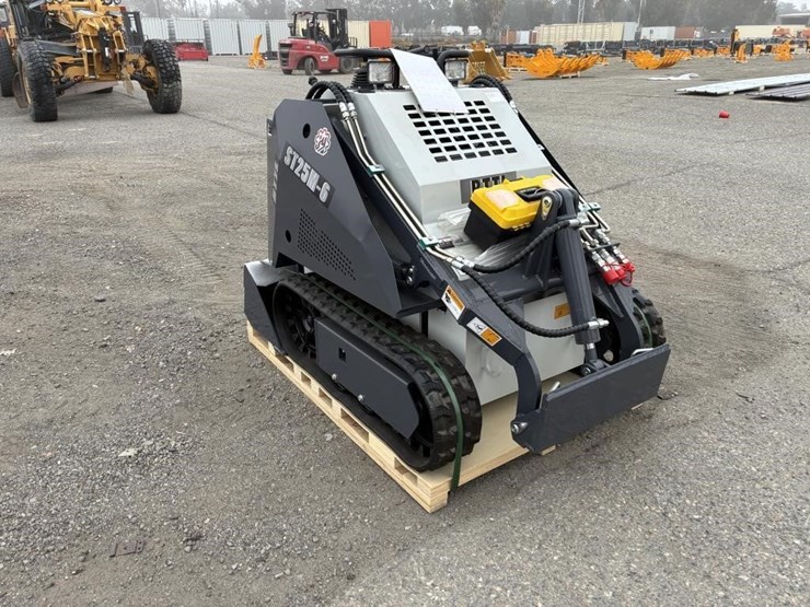 2024-bttl-st25m-6-skid-steer-track-loader-image-2