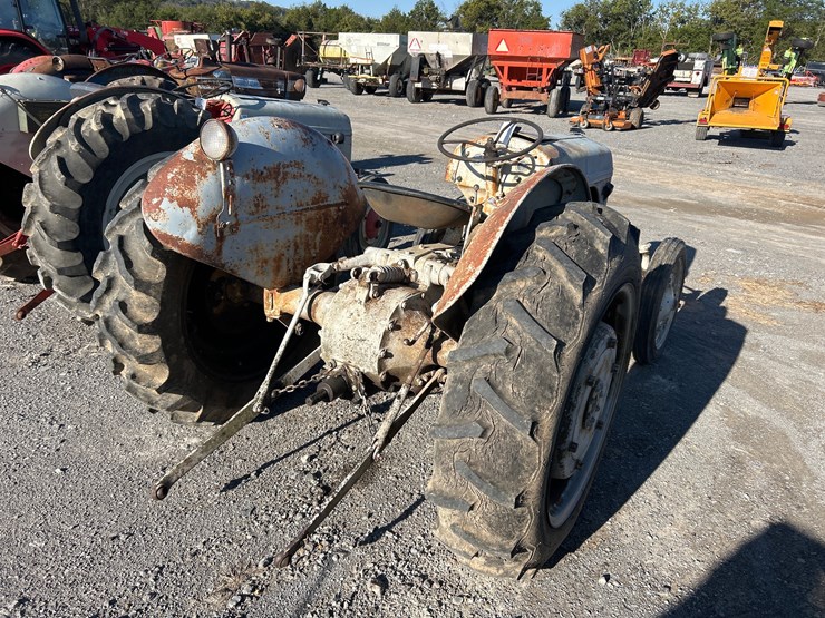 ford-tractor-image-4