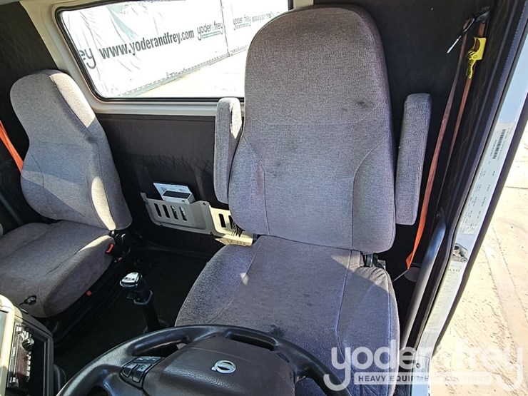 2018-volvo-10-image-26