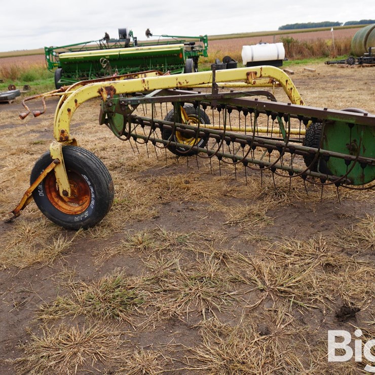 JOHN DEERE 640
