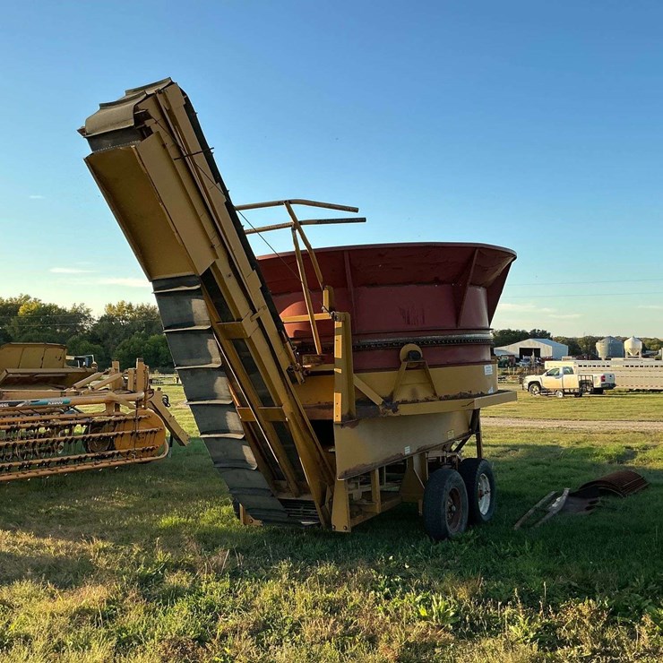HAYBUSTER H1100