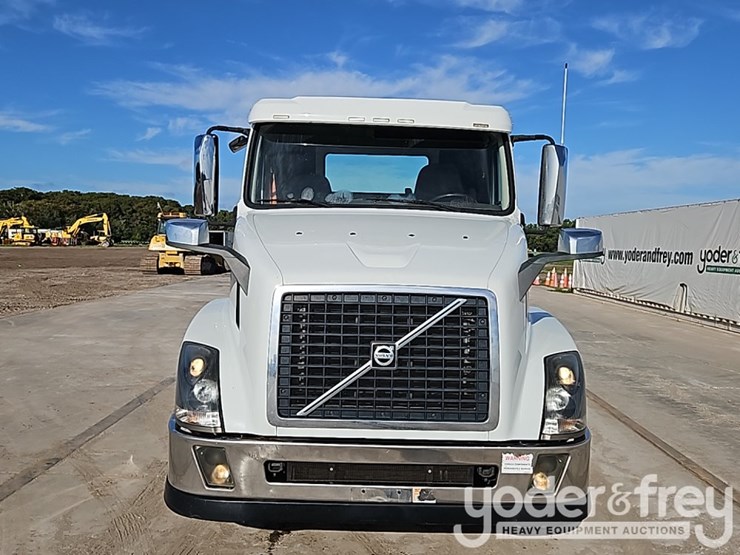 2018-volvo-10-image-7