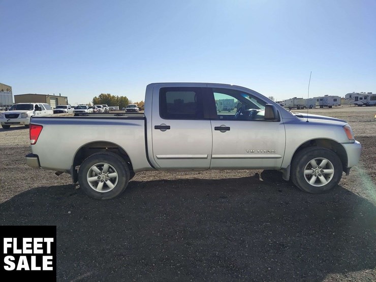 2015-nissan-titan-image-23