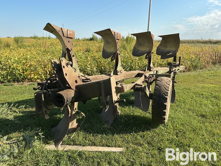 john-deere-rollover-plow-image-1