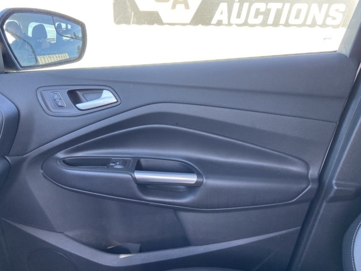 2017-ford-escape-se-image-14