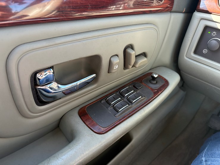 #118-•-1997-cadillac-deville-(wi-title)-image-17