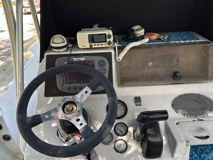 #116-•-1997-mako-fishing-boat-image-18