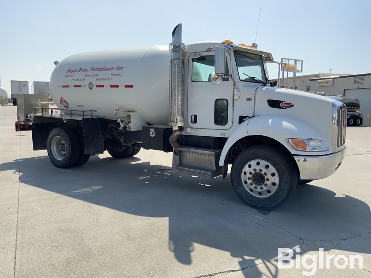 2010-peterbilt-335-image-3