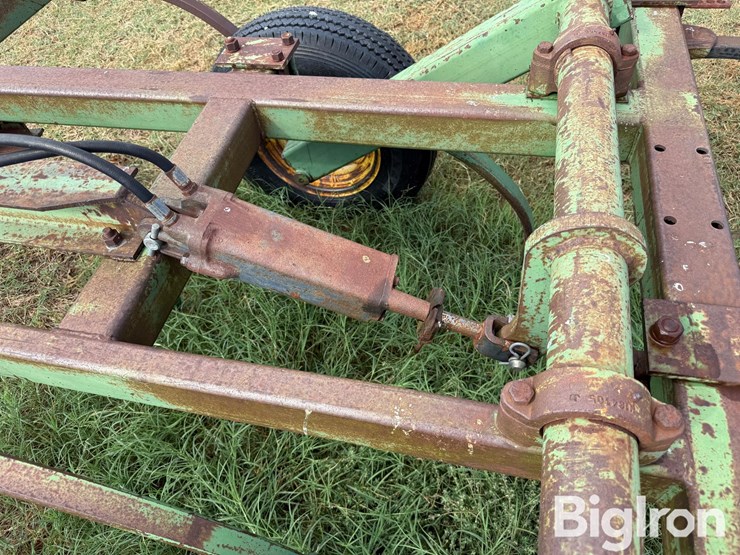 john-deere-11-image-16