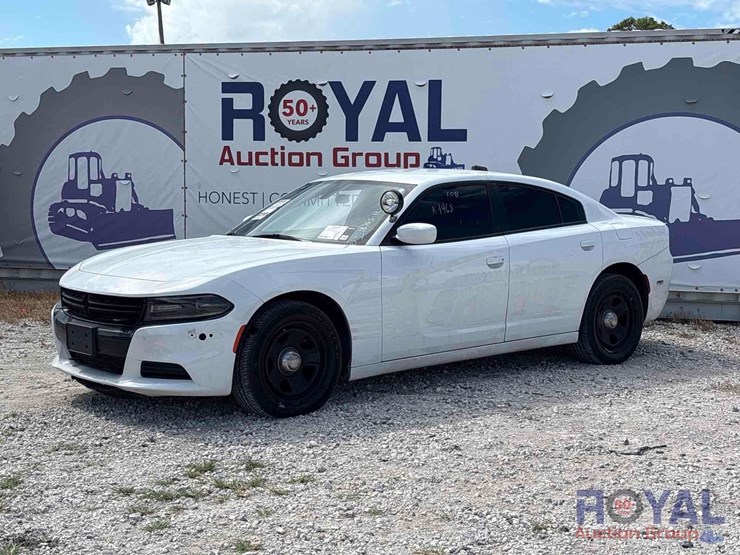 2018-dodge-charger-sedan-image-1