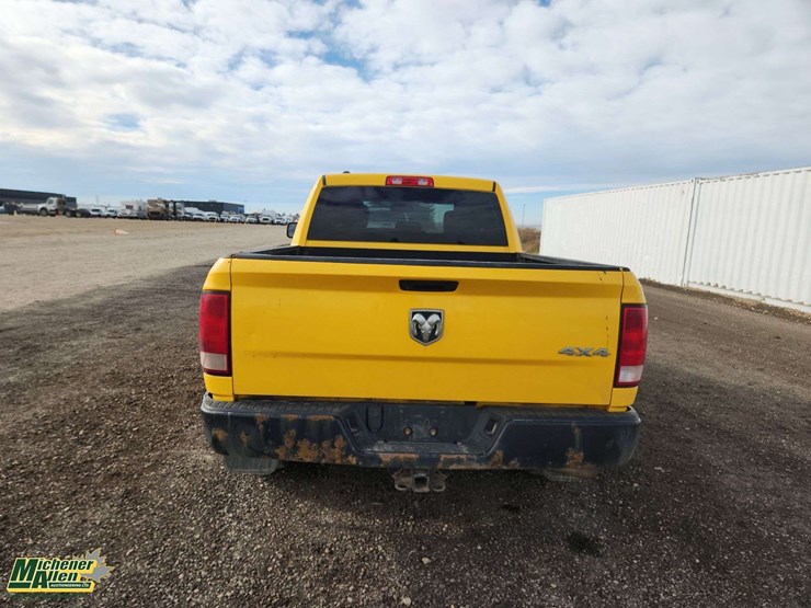 2019-ram-1500-classic-image-33