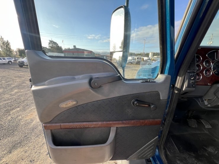 2017-mack-cxu613-tri-axle-truck-tractor-image-34
