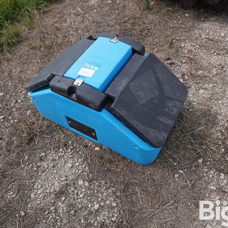 Mirafount 3410 Two Hole Hog Waterer