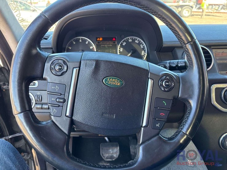 2011-land-rover-lr4-image-13