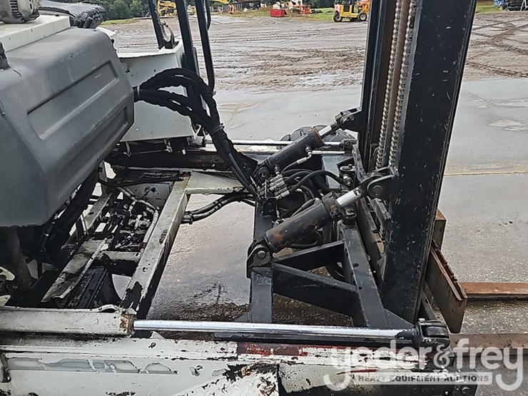 2004-moffett-m5500-image-8