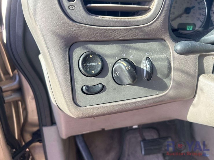 2003chrysler-town-&amp;-country-van-image-16