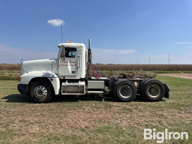 2001-freightliner-fld120-image-8