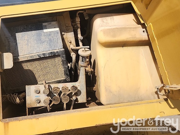 2011-caterpillar-d6k-lgp-image-15