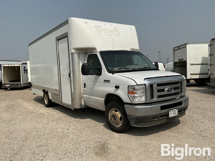 2021-ford-e450-image-3