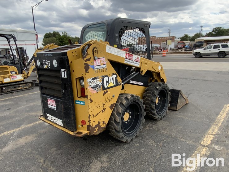 2014-caterpillar-236d-image-5