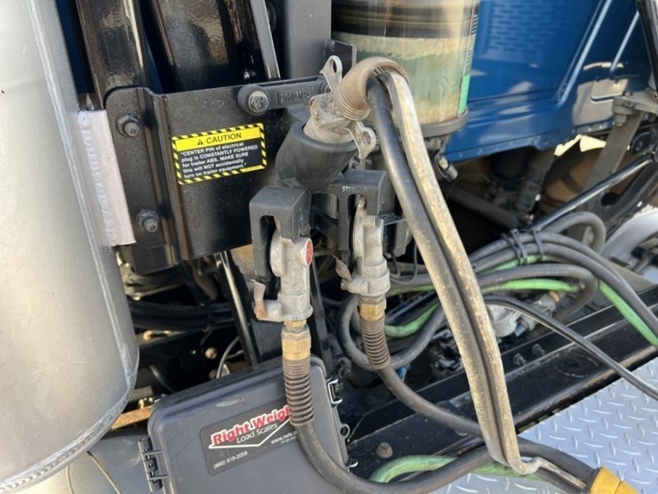 2017-mack-cxu613-tri-axle-truck-tractor-image-23