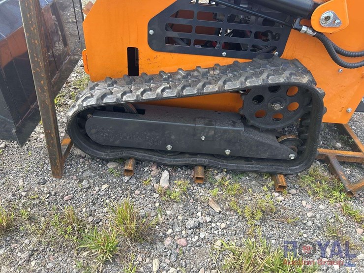 2025-landhero-ldh-ht380-ride-on-mini-track-loader-skid-steer-image-13