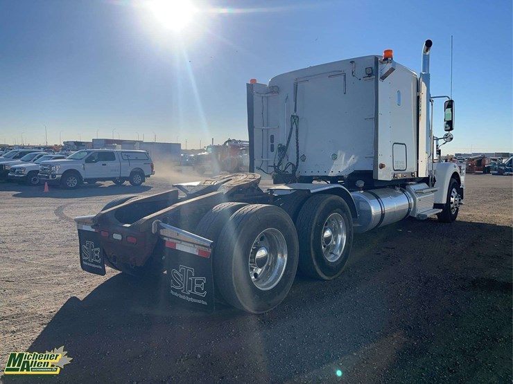 2014-freightliner-coronado-122-sd-image-4
