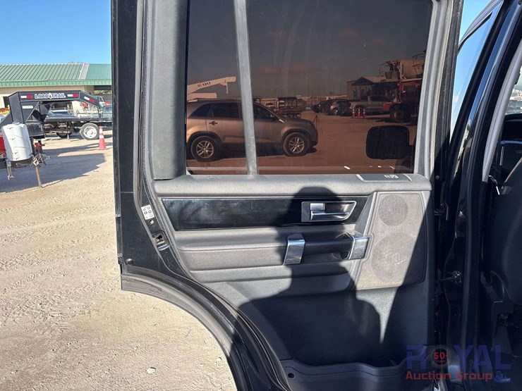 2011-land-rover-lr4-image-19