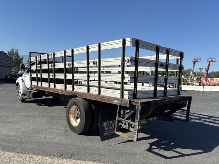 2010-ford-f650-image-4