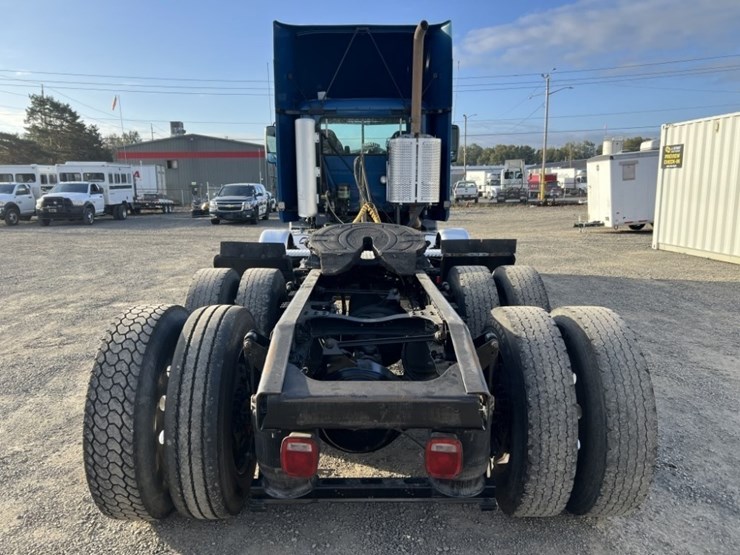 2017-mack-cxu613-tri-axle-truck-tractor-image-5