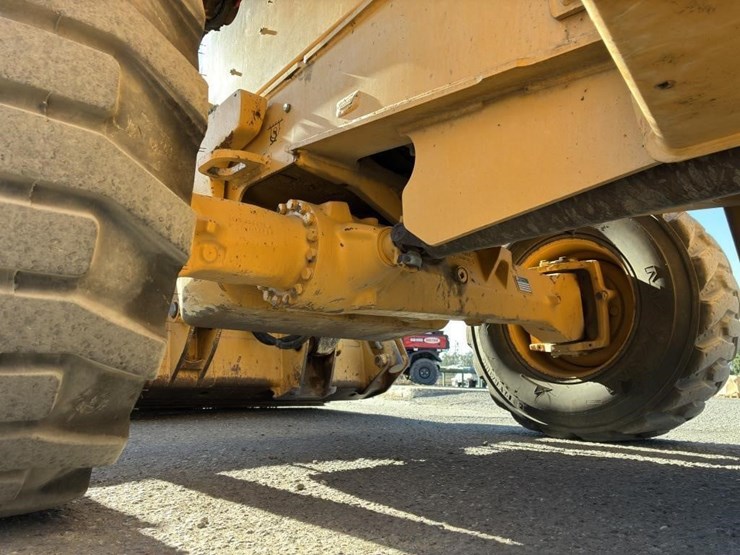 2015-deere-710k-image-13
