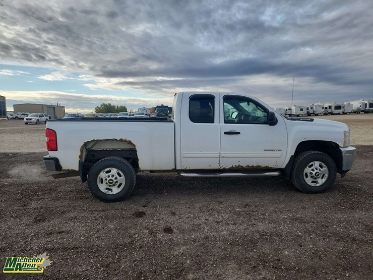 2011-chevrolet-silverado-2500hd-image-21