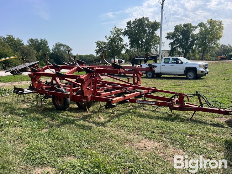 case-ih-4300-image-3