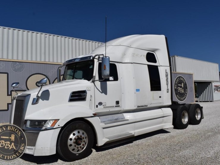 2020-western-star-5700xe-image-9