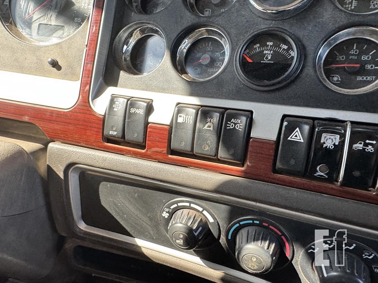 2009-kenworth-t800-image-100