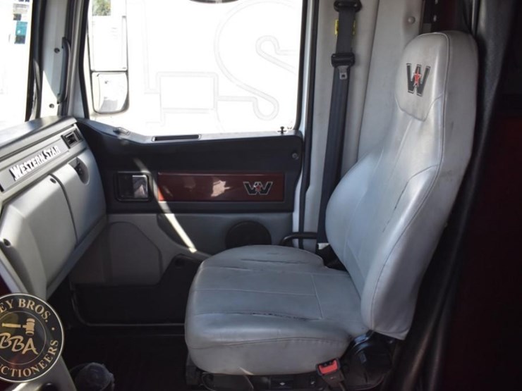 2020-western-star-5700xe-image-54