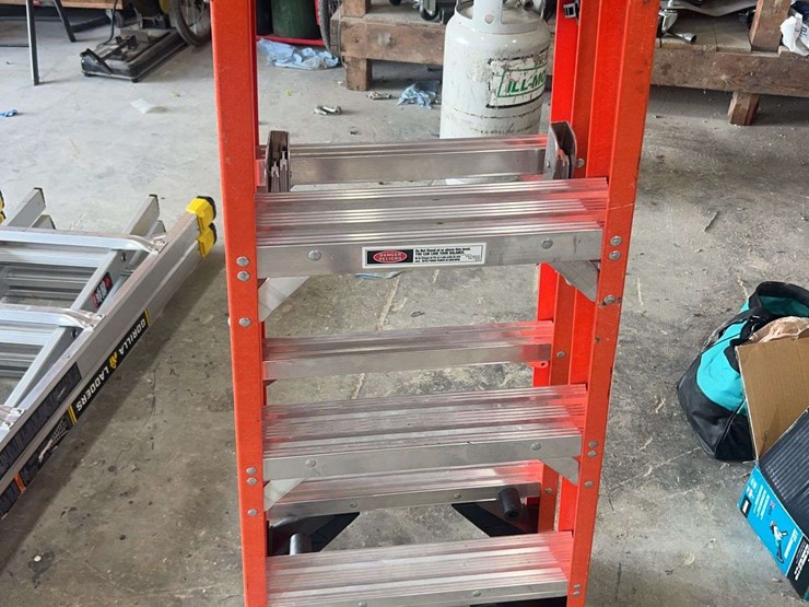 werner-t7404-4’-ladder-image-3