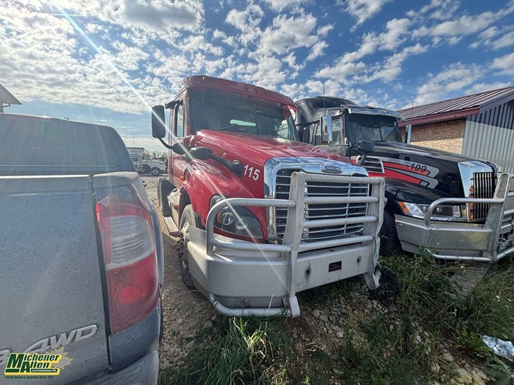 non-operable-2016-freightliner-cascadia-t/a-day-cab-tractor-image-2